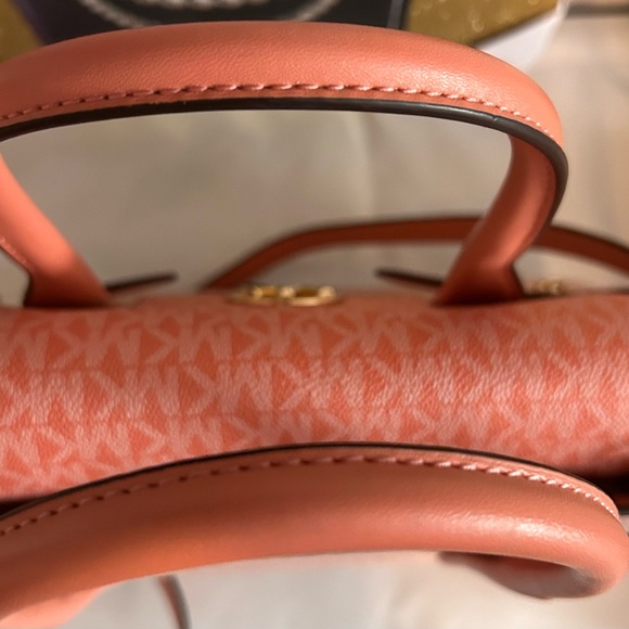 Michael Kors NWT medium flap satchel retails $558 - Picture 13 of 13